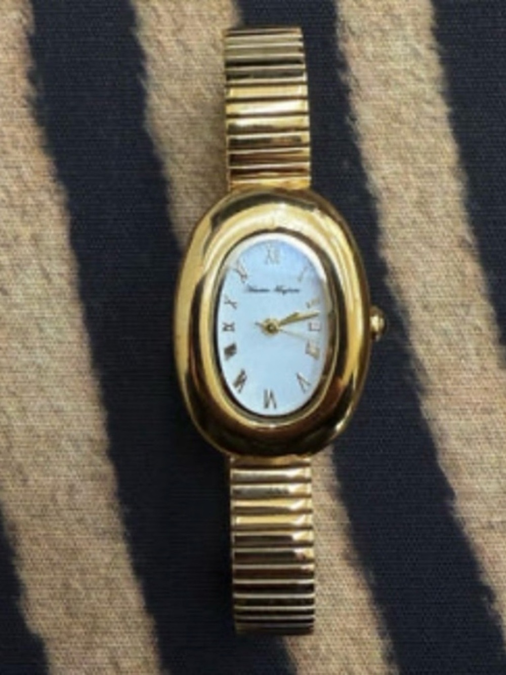 Classic Gold Oval Bracelet Watch - Picture 3 of 14